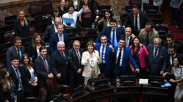 El Senado argentino convierte en ley la reforma laboral del Gobierno de Milei