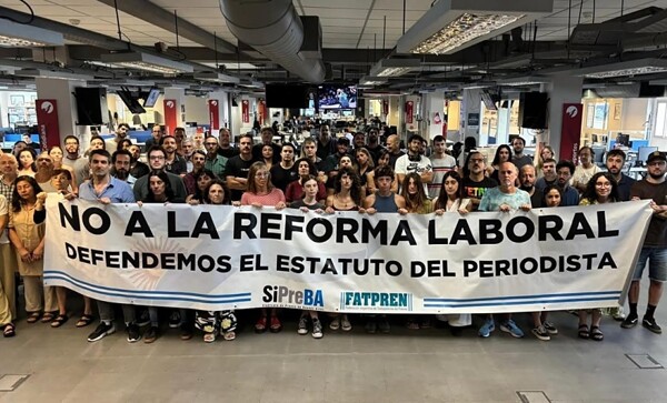 Over 3000 Argentine Journalists Protest Against Milei's Labor Reform