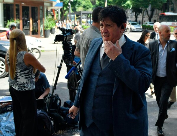 Защитник Марадоны требует импичмента судьям