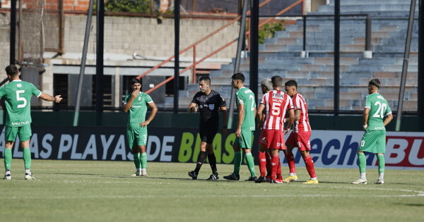 El Guapo takes the victory after the VAR controversy