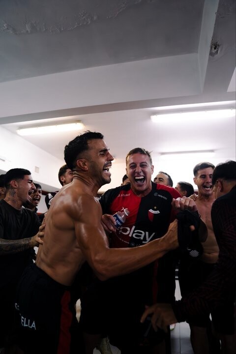 Colón vence a Racing de Córdoba y lidera la tabla