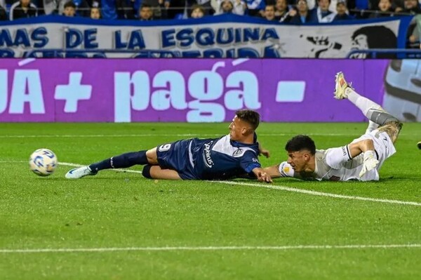 Велес одерживает победу над Эстудиантес со счетом 2-0