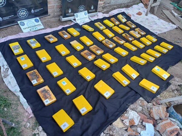 В Росарио задержали 13 человек и изъяли наркотики на 55 миллионов песо