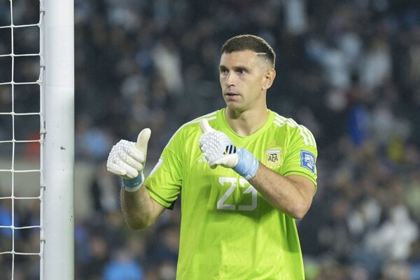 Мартинес пропустит матч с Анголой