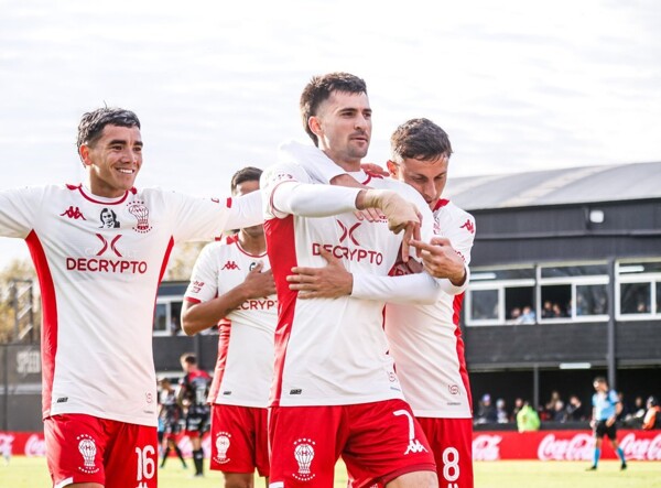 Хуракан побеждает Барракас-Сентрал 2-0 в Премьер-лиге по футболу 2024