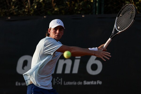 西班牙网球运动员在罗萨里奥比赛中收到威胁