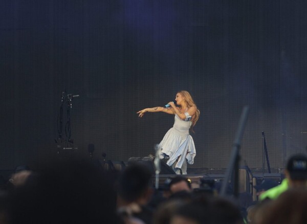 Angela Torres opens for Shakira in Buenos Aires