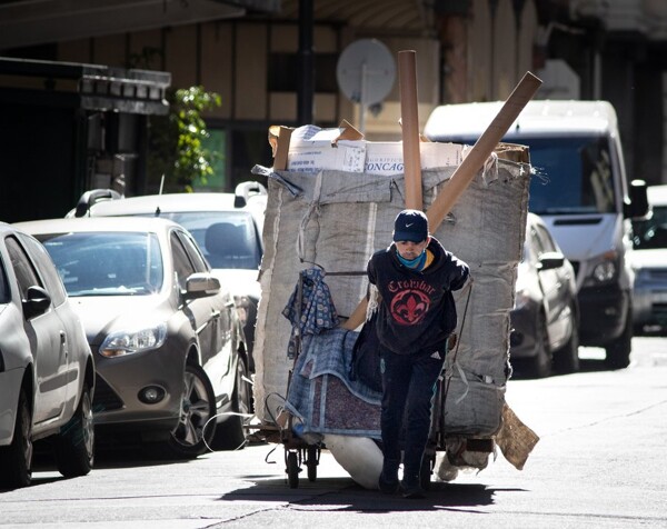Poverty in Argentina drops to 7-year low