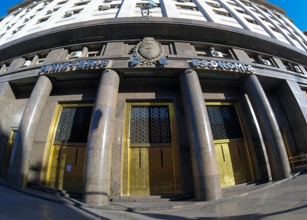Уровень инфляции в Аргентине достиг 4,2% в мае, сигнализируя о дальнейшем замедлении экономики