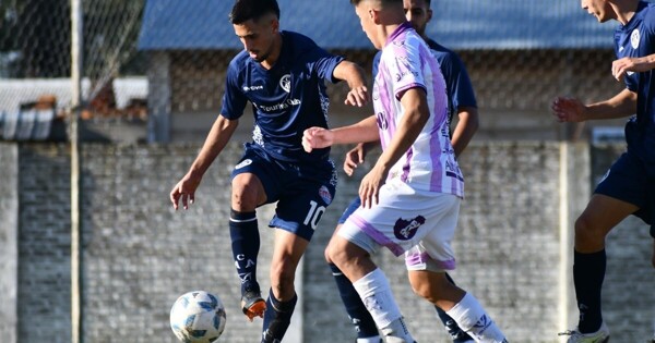 Acassuso побеждает Sacachispas 2-1 в напряженном матче
