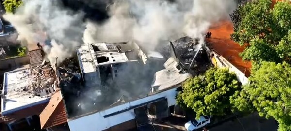 Два завода уничтожены пожаром в Ломас-де-Самора