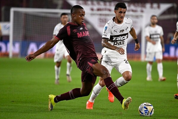 Ланус и Платенсе сыграли вничью 0:0 в Аргентине