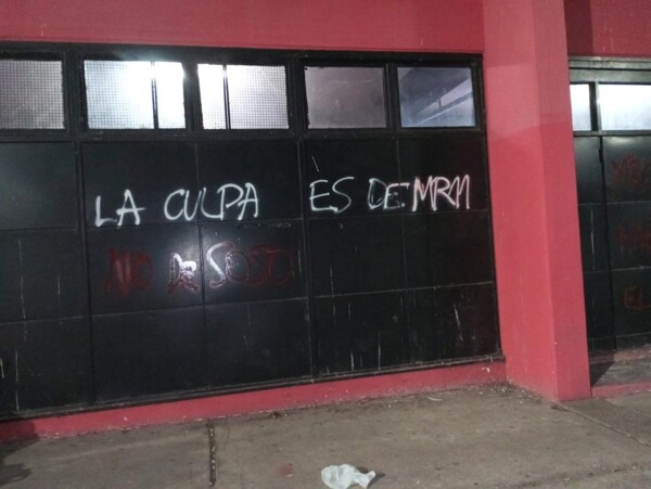 Political Tensions Rise at Newell's Club Amid Crisis