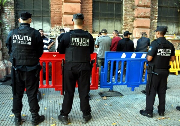 布宜诺斯艾利斯警方在音乐节和比赛中进行大规模逮捕