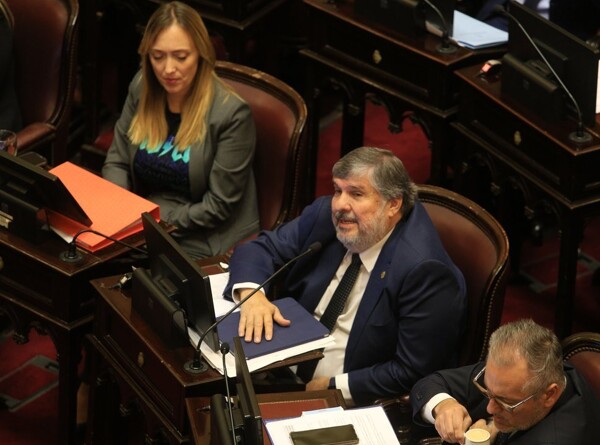 Сенаторы кирхнеристской партии предложат законопроект о фиксации зарплат высших должностных лиц в Аргентине