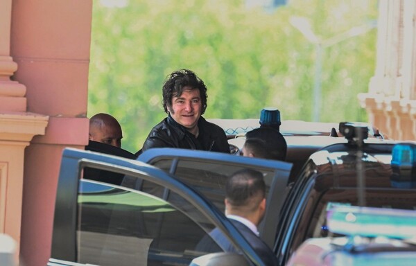 Milei to swear in new Defense Minister and travel to Córdoba