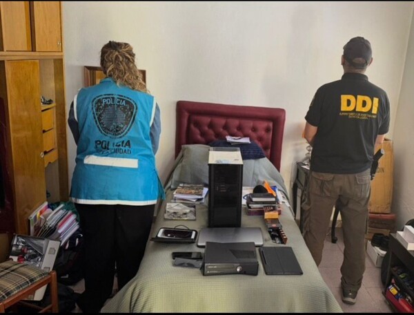 Полиция Аргентины обыскала квартиру молодого человека за поддельные документы для доступа к синагогам