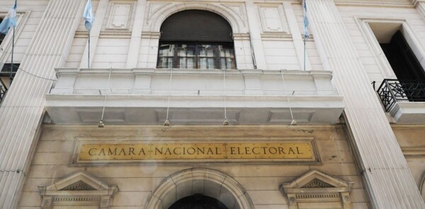 Национальная избирательная палата требует информацию от Correo Argentino об влиянии сокращения персонала