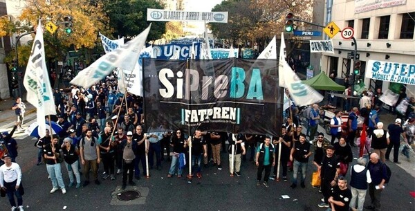 Аргентинские профсоюзы и СМИ протестуют против трудовой реформы