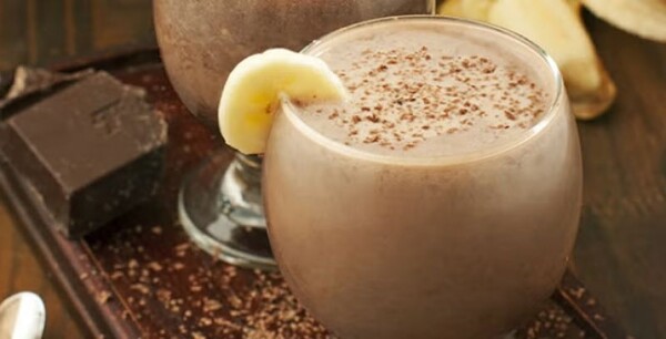 Banana and Chocolate Smoothie to Increase Muscle Mass