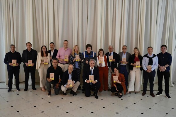 Президент Аргентины готовит указ о повышении зарплат для чиновников