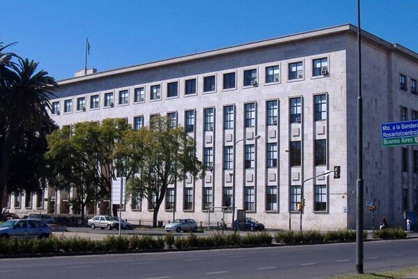 Историческое решение суда предоставляет ребенку тройное отцовство в Росарио