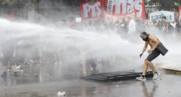 Argentine Government Accuses Four of Creating 'Scenario of Terror' Near Congress