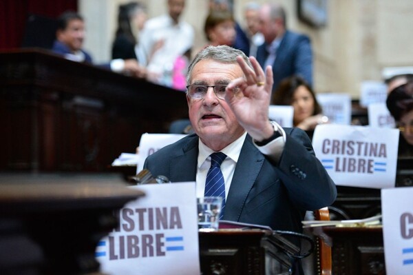 Rossi: Intento de convertir a SIDE en policía secreta