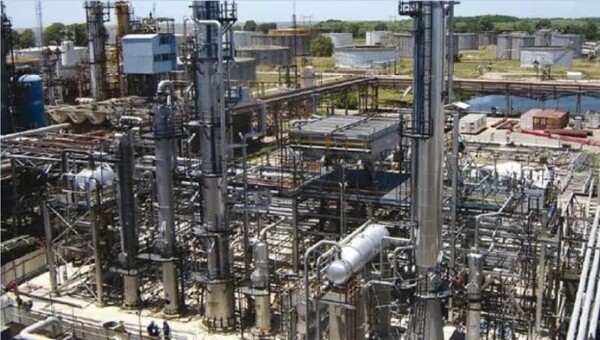 Рабочие требуют восстановления на работе в Shell Raizen