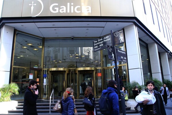 Grupo Financiero Galicia Suffers Massive Losses in 2025 Due to Recession and Rising Delinquency