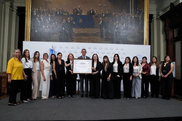 Nurses in Bahía Blanca Receive Top Honor for Saving Newborns During Flood