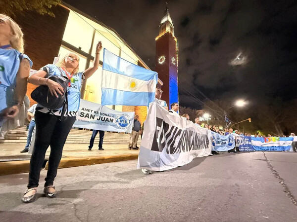 Протест учителей в Сан-Хуане за повышение зарплат
