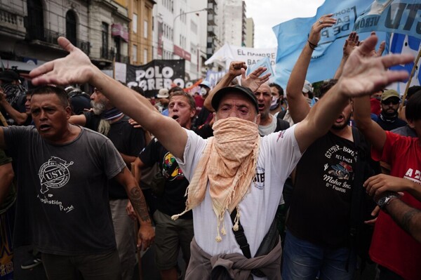 Over 70 Organizations Nationwide Protest Closure of Social Programs